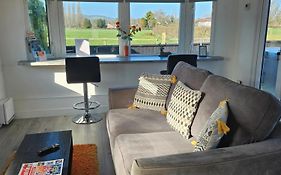 Ruth'S Refresh Shropshire Country Retreat With Private Hot Tub & Stunning Views